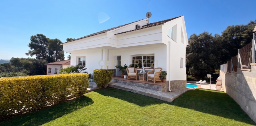 Сasa de 5 dormitorios en venta en Santa Eulalia De Roncana, Barcelona, Cataluña, Spain № 8476