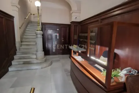 Apartamento de 4 dormitorios en venta en Barcelona, Cataluña, Spain № 8480 - foto 4