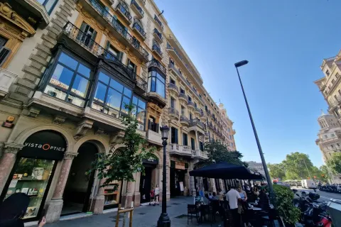 Apartamento de 4 dormitorios en venta en Barcelona, Cataluña, Spain № 8480 - foto 2