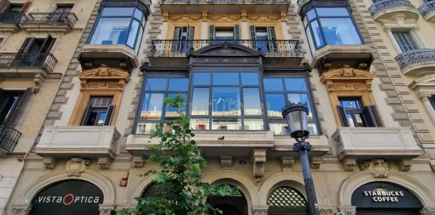 Apartamento de 4 dormitorios en venta en Barcelona, Cataluña, Spain № 8480