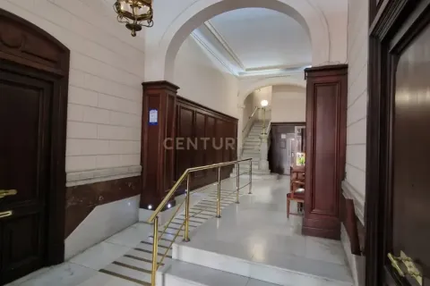 Apartamento de 4 dormitorios en venta en Barcelona, Cataluña, Spain № 8480 - foto 3