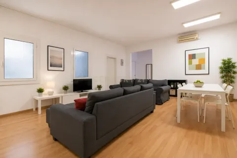 Apartamento de 4 dormitorios en venta en Barcelona, Cataluña, Spain № 8480 - foto 6