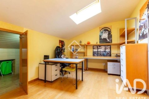 Dúplex de 4 dormitorios en venta en Sant Feliu de Llobregat, Barcelona, Cataluña, Spain № 8300 - foto 27