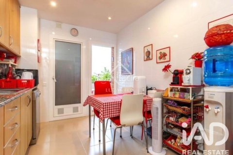 Dúplex de 4 dormitorios en venta en Sant Feliu de Llobregat, Barcelona, Cataluña, Spain № 8300 - foto 8