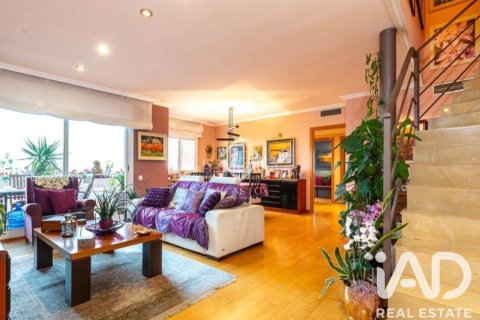 Dúplex de 4 dormitorios en venta en Sant Feliu de Llobregat, Barcelona, Cataluña, Spain № 8300 - foto 19