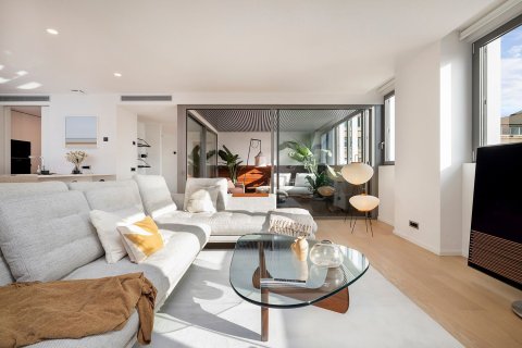 Apartamento de 4 dormitorios en venta en Barcelona, Cataluña, Spain № 8294 - foto 3