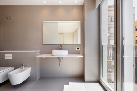 Apartamento de 4 dormitorios en venta en Barcelona, Cataluña, Spain № 8294 - foto 17