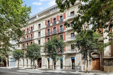 Apartamento de 4 dormitorios en venta en Barcelona, Cataluña, Spain № 8294 - foto 24