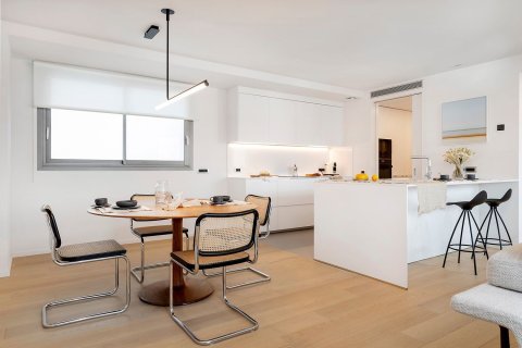 Apartamento de 4 dormitorios en venta en Barcelona, Cataluña, Spain № 8294 - foto 12