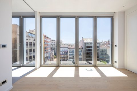 Apartamento de 4 dormitorios en venta en Barcelona, Cataluña, Spain № 8294 - foto 16