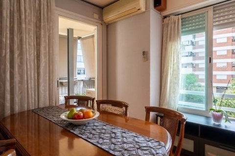 Купить квартиру в Барселона, Испания с 3 спальни, 89м², № 8299 - фото 3