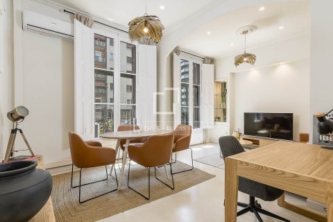 Apartamento de 2 dormitorios en venta en Barcelona, Cataluña, Spain № 4207 - foto 8
