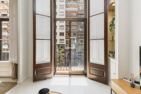 Apartamento de 2 dormitorios en venta en Barcelona, Cataluña, Spain № 4207 - foto 3