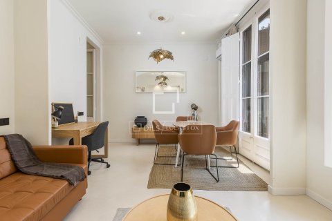 Apartamento de 2 dormitorios en venta en Barcelona, Cataluña, Spain № 4207 - foto 7