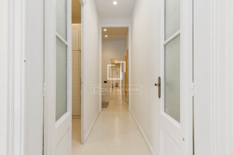 Apartamento de 2 dormitorios en venta en Barcelona, Cataluña, Spain № 4207 - foto 11