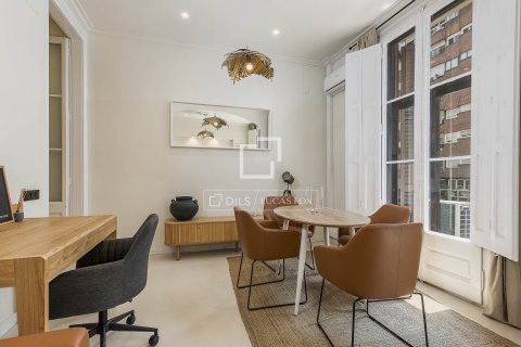 Apartamento de 2 dormitorios en venta en Barcelona, Cataluña, Spain № 4207 - foto 6