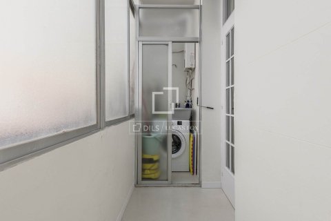 Apartamento de 2 dormitorios en venta en Barcelona, Cataluña, Spain № 4207 - foto 27