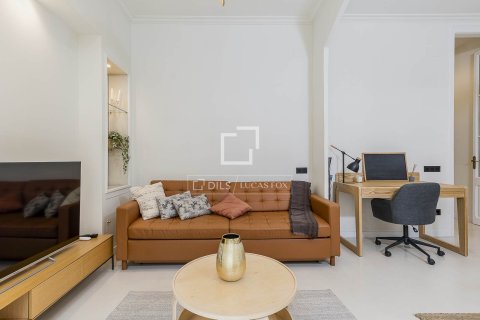Apartamento de 2 dormitorios en venta en Barcelona, Cataluña, Spain № 4207 - foto 4
