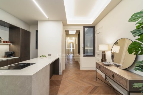 Купить квартиру в Барселона, Испания с 3 спальни, 148м², № 4201 - фото 12