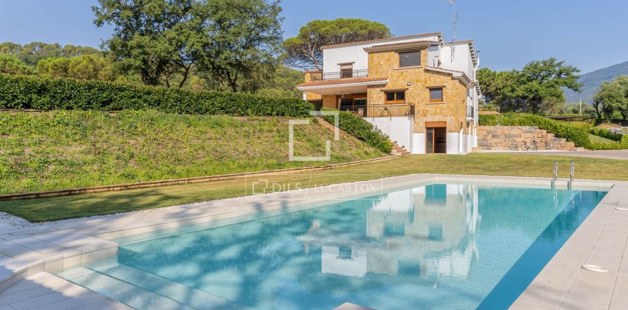 Finca de 5 dormitorios en venta en Montseny, Barcelona, Cataluña, Spain № 4204