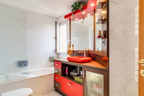 Купить квартиру в Барселона, Испания с 4 спальни, 122м², № 6544 - фото 8