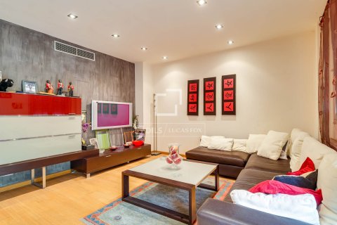 Купить квартиру в Барселона, Испания с 4 спальни, 122м², № 6544 - фото 3