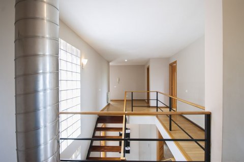 Сasa de 5 dormitorios en venta en Castelldefels, Barcelona, Cataluña, Spain № 6632 - foto 24