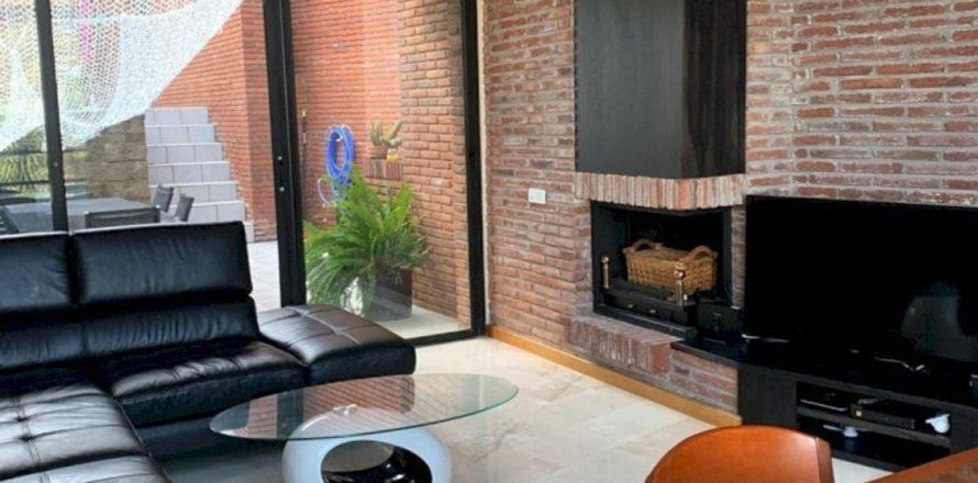 Сasa de 5 dormitorios en venta en Castelldefels, Barcelona, Cataluña, Spain № 6632