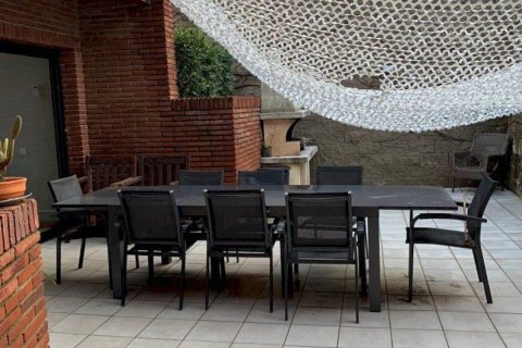 Сasa de 5 dormitorios en venta en Castelldefels, Barcelona, Cataluña, Spain № 6632 - foto 18