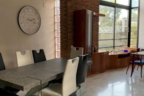 Сasa de 5 dormitorios en venta en Castelldefels, Barcelona, Cataluña, Spain № 6632 - foto 4
