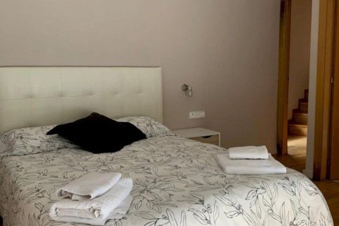 Сasa de 5 dormitorios en venta en Castelldefels, Barcelona, Cataluña, Spain № 6632 - foto 9