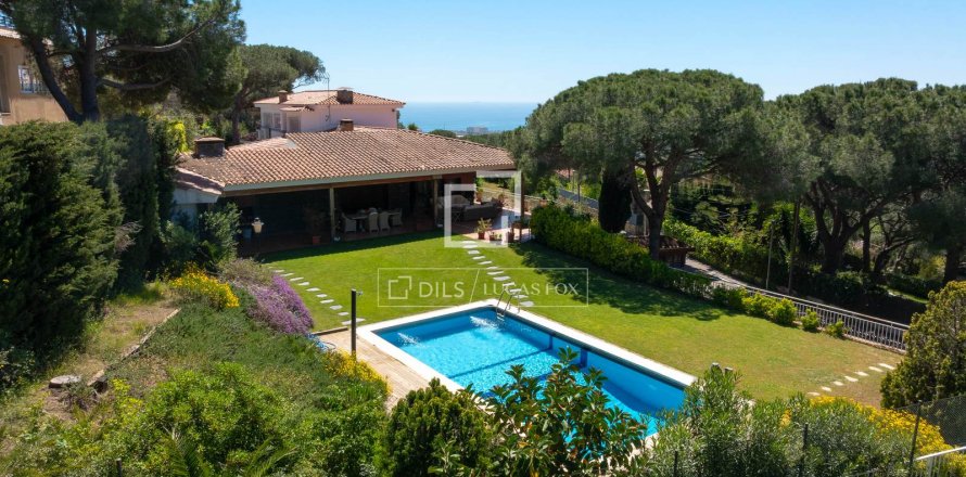 Villa de 6 dormitorios en venta en Cabrils, Barcelona, Cataluña, Spain № 6637