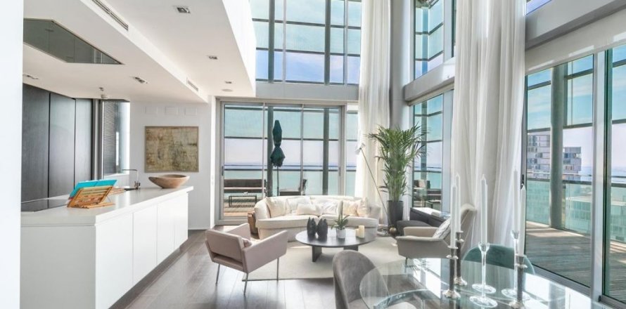4 bedrooms apartment for sale in Barcelona, Catalonia, Spain № 1527