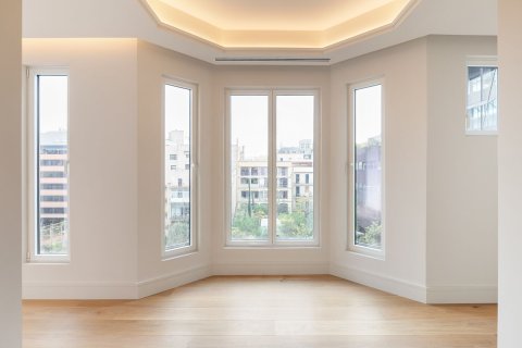 Apartamento de 4 dormitorios en venta en Barcelona, Cataluña, Spain № 1525 - foto 4