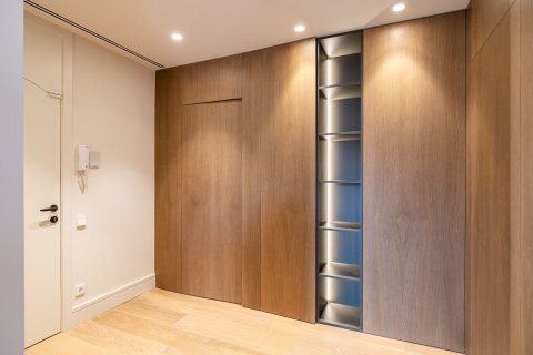 Apartamento de 4 dormitorios en venta en Barcelona, Cataluña, Spain № 1525 - foto 15