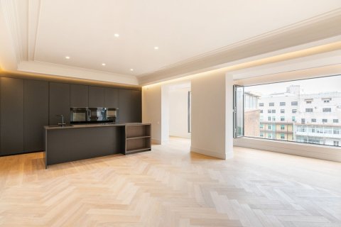 Apartamento de 4 dormitorios en venta en Barcelona, Cataluña, Spain № 1525 - foto 5