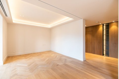 Apartamento de 4 dormitorios en venta en Barcelona, Cataluña, Spain № 1525 - foto 12