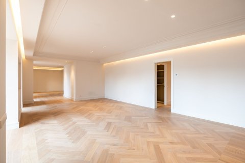Apartamento de 4 dormitorios en venta en Barcelona, Cataluña, Spain № 1525 - foto 6