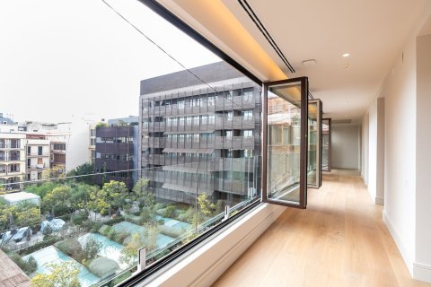 Apartamento de 4 dormitorios en venta en Barcelona, Cataluña, Spain № 1525 - foto 2