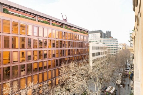 Apartamento de 4 dormitorios en venta en Barcelona, Cataluña, Spain № 1525 - foto 30
