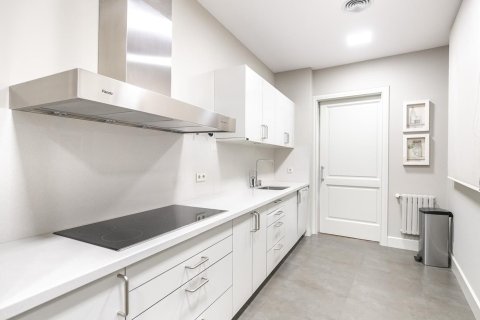 Apartamento de 4 dormitorios en venta en Barcelona, Cataluña, Spain № 1526 - foto 7