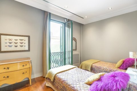 Apartamento de 4 dormitorios en venta en Barcelona, Cataluña, Spain № 1526 - foto 11