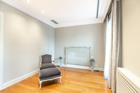 Apartamento de 4 dormitorios en venta en Barcelona, Cataluña, Spain № 1526 - foto 9
