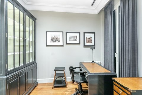 Apartamento de 4 dormitorios en venta en Barcelona, Cataluña, Spain № 1526 - foto 13