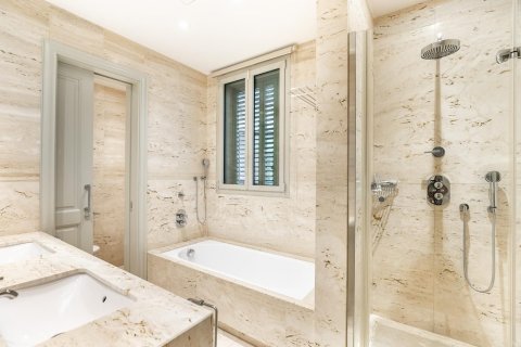 Apartamento de 4 dormitorios en venta en Barcelona, Cataluña, Spain № 1526 - foto 10