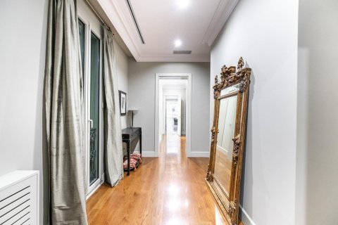 Apartamento de 4 dormitorios en venta en Barcelona, Cataluña, Spain № 1526 - foto 20