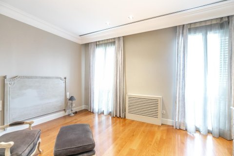 Apartamento de 4 dormitorios en venta en Barcelona, Cataluña, Spain № 1526 - foto 8