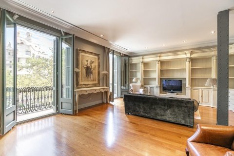 Apartamento de 4 dormitorios en venta en Barcelona, Cataluña, Spain № 1526