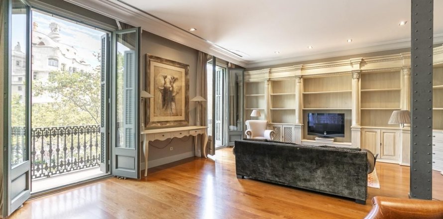 Apartamento de 4 dormitorios en venta en Barcelona, Cataluña, Spain № 1526