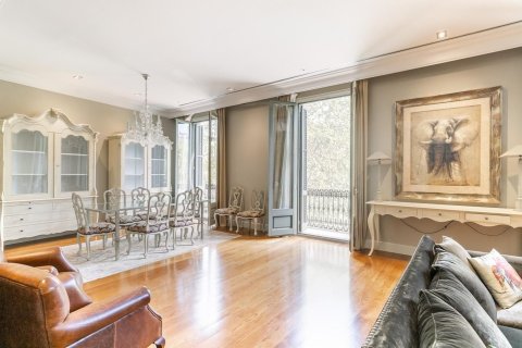 Apartamento de 4 dormitorios en venta en Barcelona, Cataluña, Spain № 1526 - foto 16